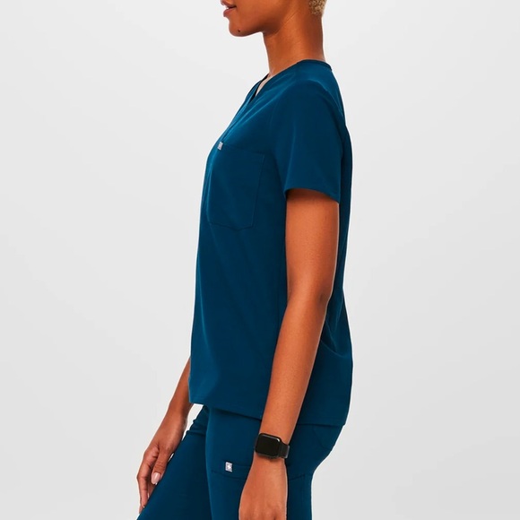 Deep Reef Figs Catrina Scrub top M/P - Picture 3 of 9